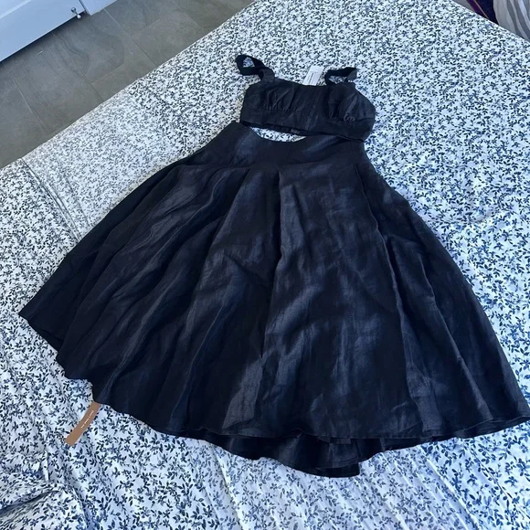 Reformation Santana Linen Set Size 10 - Picture 4 of 10